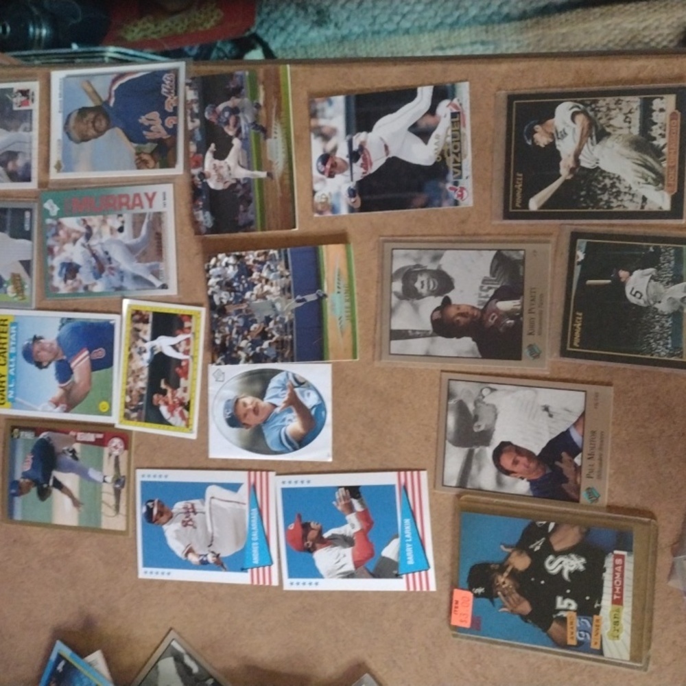 Assorted Baseball Trading Cards - Picture 3 of 4